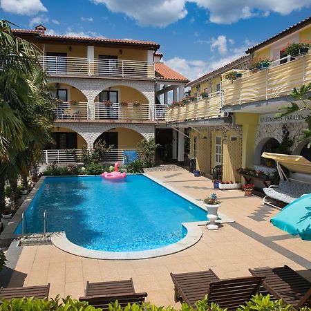 Apartments Paradis ロヴィニ エクステリア 写真