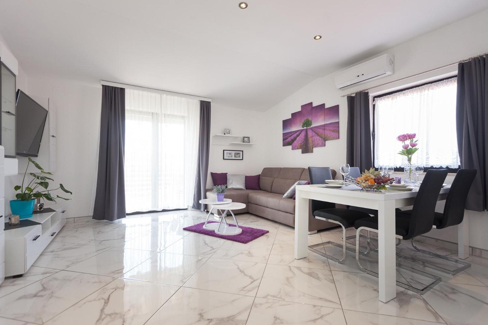 Apartments Paradis ロヴィニ 部屋 写真