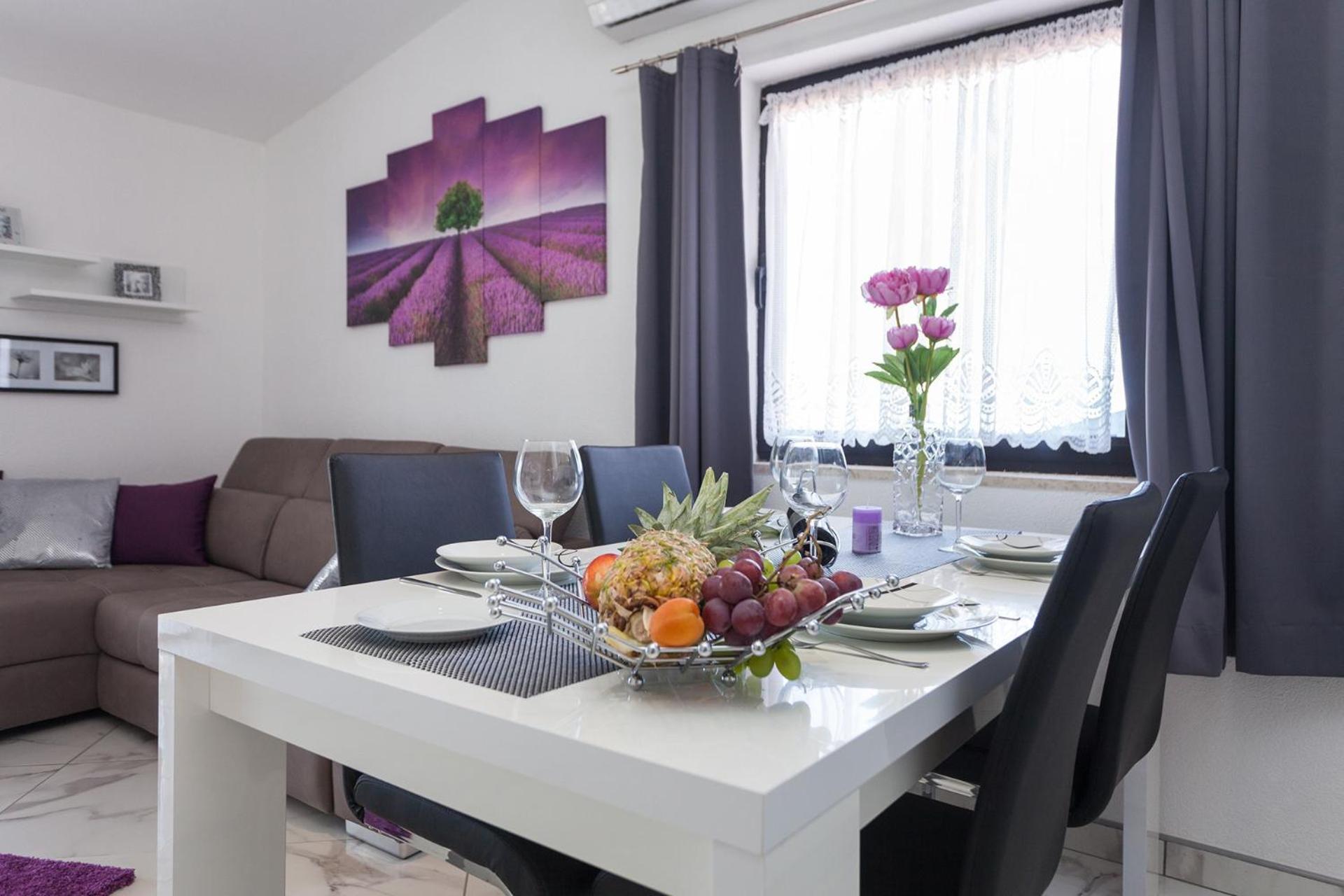 Apartments Paradis ロヴィニ 部屋 写真