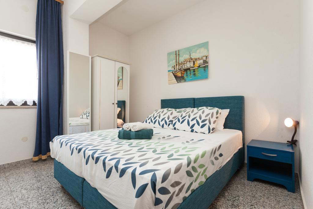 Apartments Paradis ロヴィニ 部屋 写真