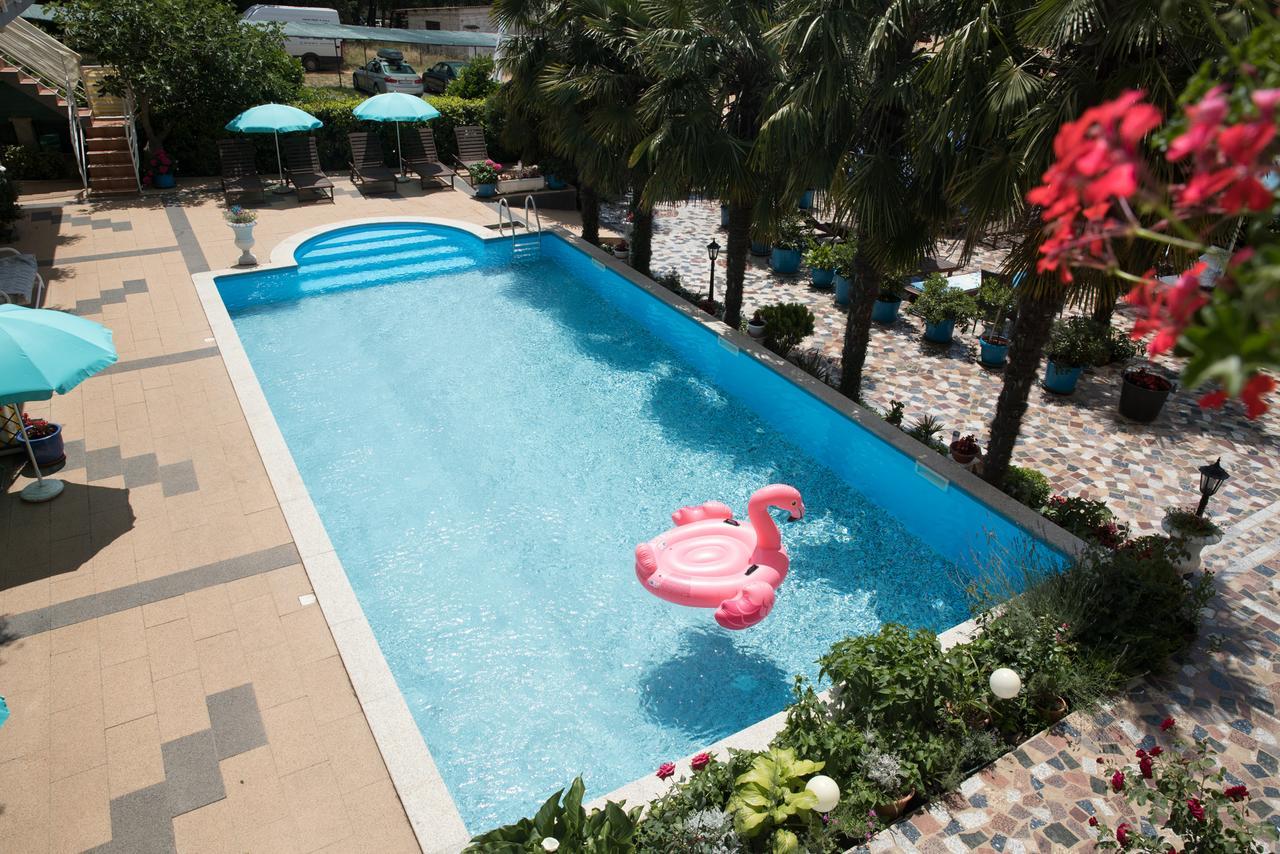 Apartments Paradis ロヴィニ エクステリア 写真