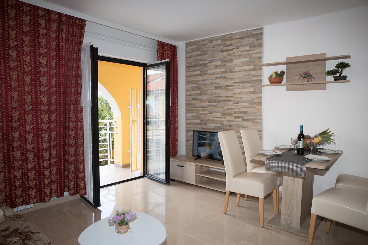Apartments Paradis ロヴィニ 部屋 写真
