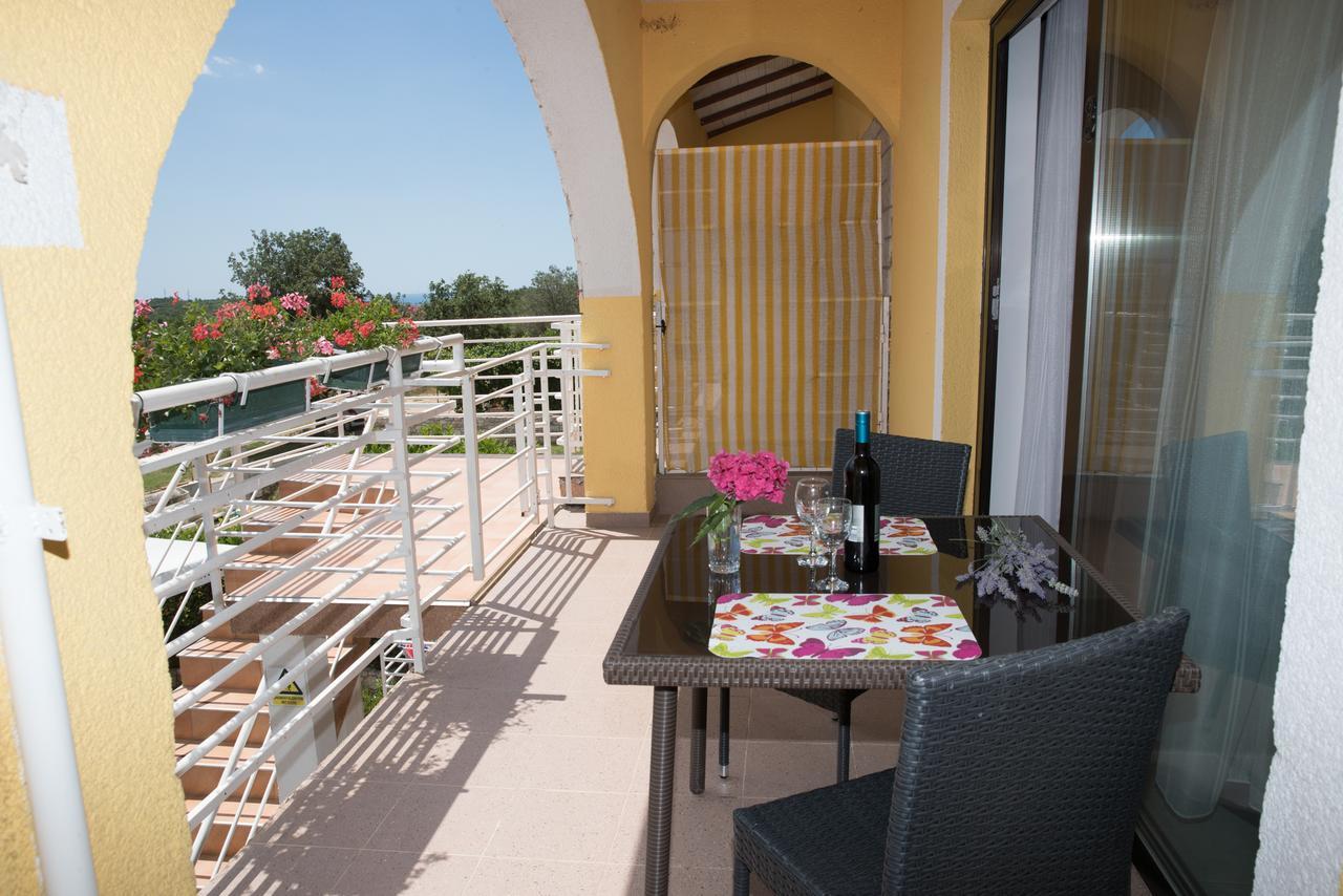 Apartments Paradis ロヴィニ 部屋 写真