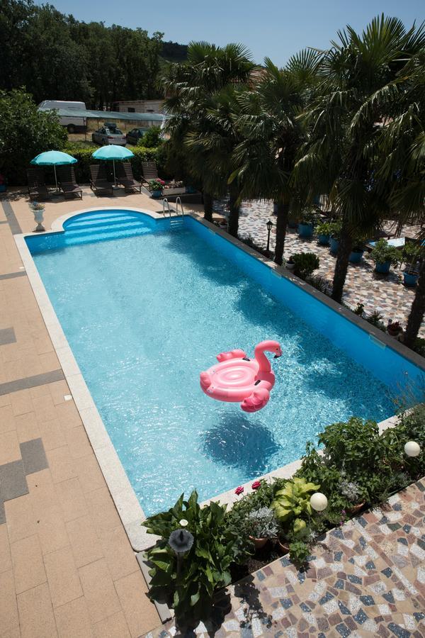 Apartments Paradis ロヴィニ エクステリア 写真